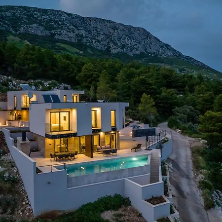 Modern Mare At Sea In Peljesac